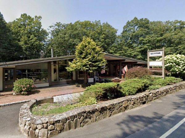 40 Westchester Avenue , Pound Ridge, NY 10576