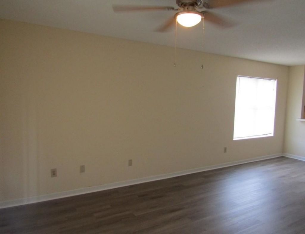 1095 Plantation Dr. Photo 4