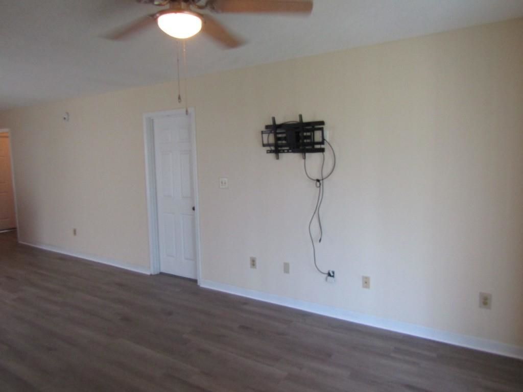 1095 Plantation Dr. Photo 5