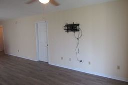 1095 Plantation Dr. photo 4