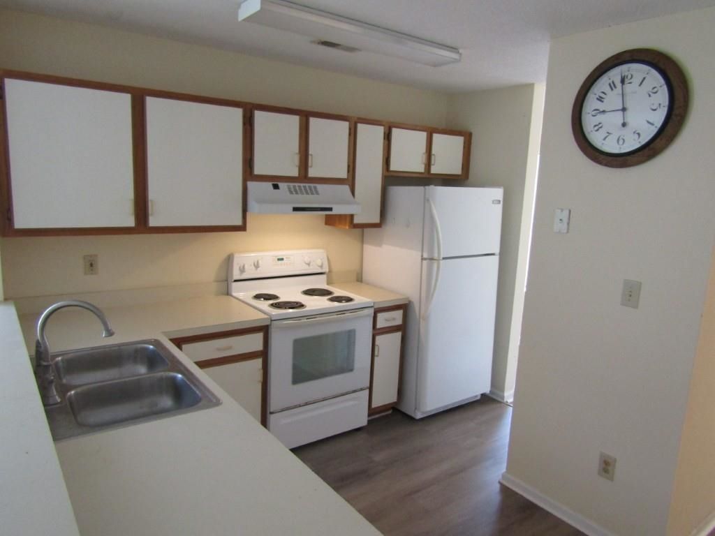1095 Plantation Dr. Photo 6
