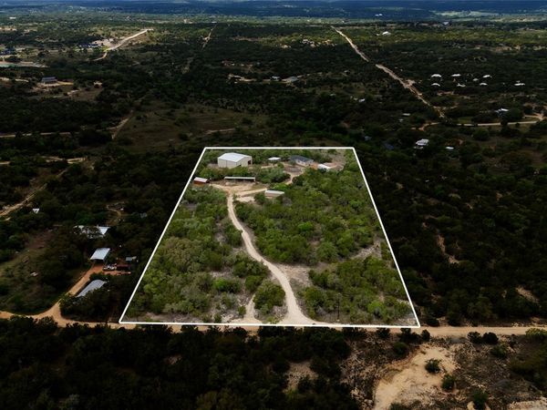 722 Wildwood LN, Johnson City, TX 78636