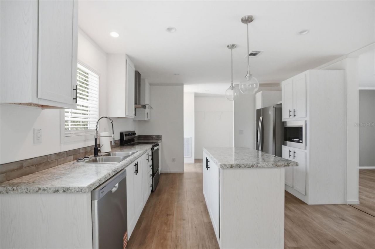 9533 Round Lake Drive, Weeki Wachee, FL 34613 Photo