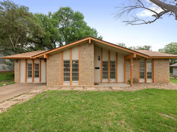 902 Emerald Wood DR , Austin, TX 78745