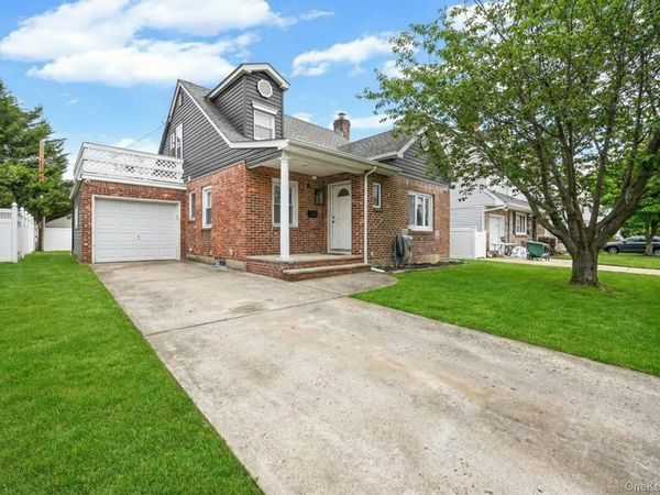 6 Willow Road , New Hyde Park, NY 11040