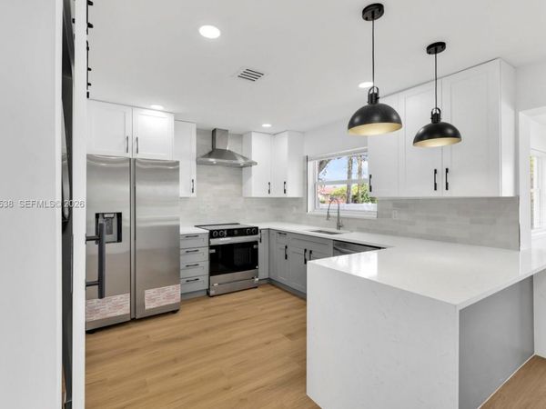 327 SE 2nd Ave , Dania Beach, FL 33004