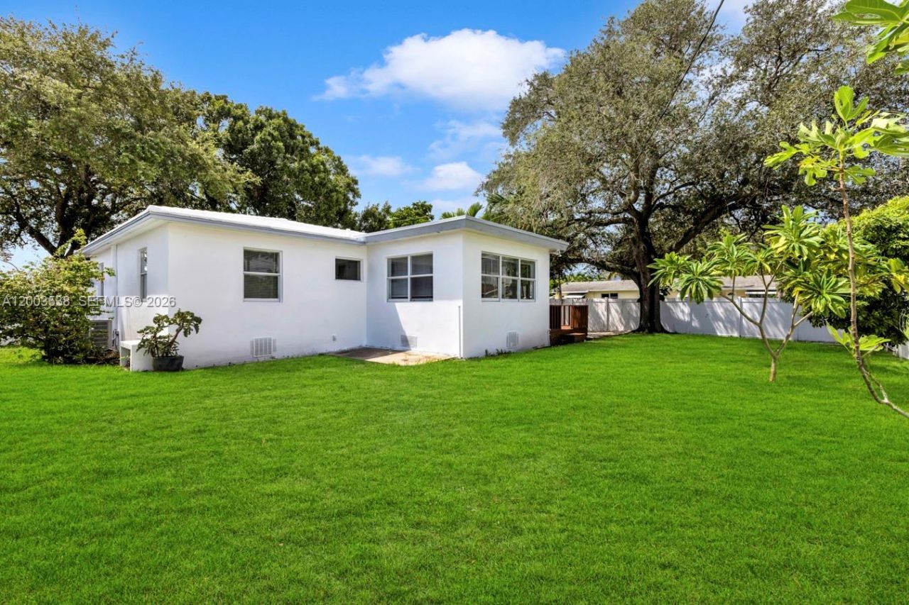 327 SE 2nd Ave, Dania Beach, FL 33004 Photo