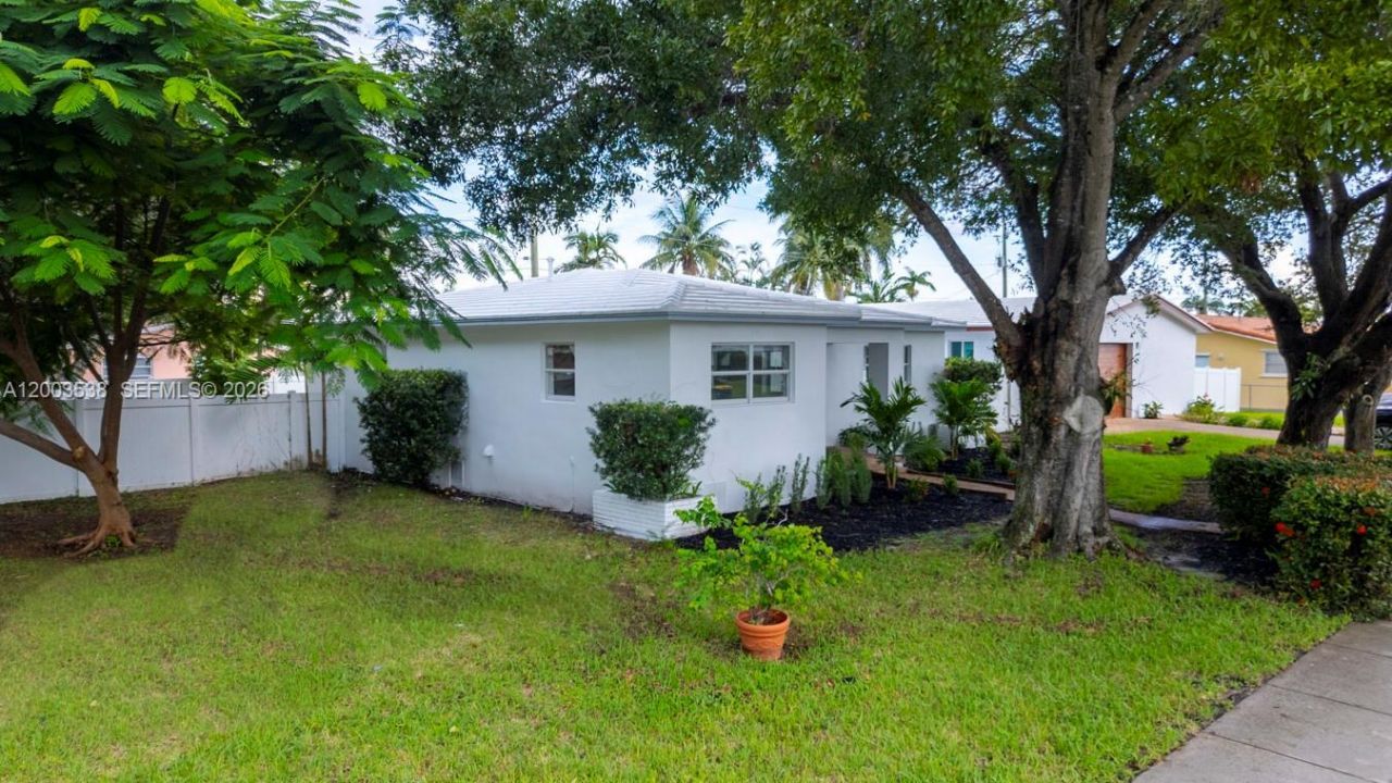 327 SE 2nd Ave, Dania Beach, FL 33004 Photo
