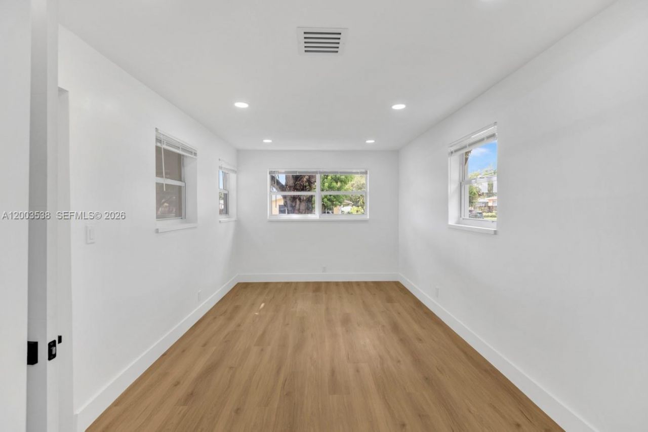 327 SE 2nd Ave, Dania Beach, FL 33004 Photo