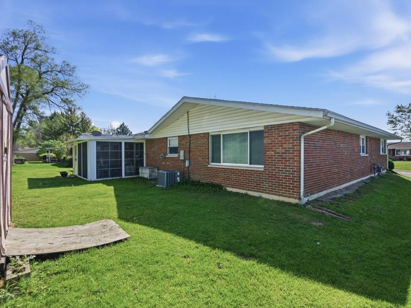 422 Sherwood Park Drive, Springfield, OH 45505 Photo 5