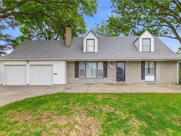 4937 NE Chouteau Drive, Kansas City, MO 64119