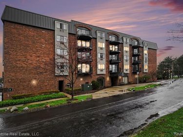 35300 Woodward Avenue, Birmingham, MI 48009