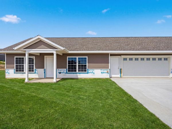 1301 Max Drive, Manchester, IA 52057