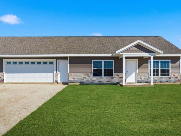 1301 Max Drive, Manchester, IA 52057