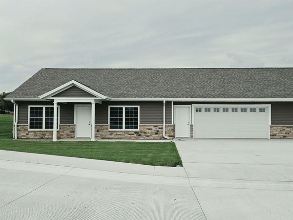1301 Max Drive, Manchester, IA 52057