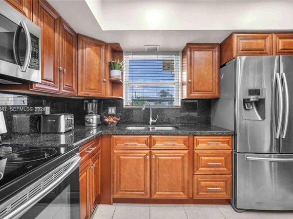 2825 SW 5th St , Fort Lauderdale, FL 33312