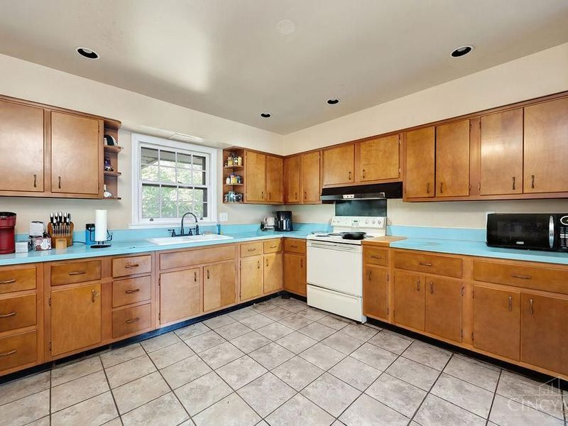 316 N Elm Street, Oxford Twp, OH 45056 Photo 2