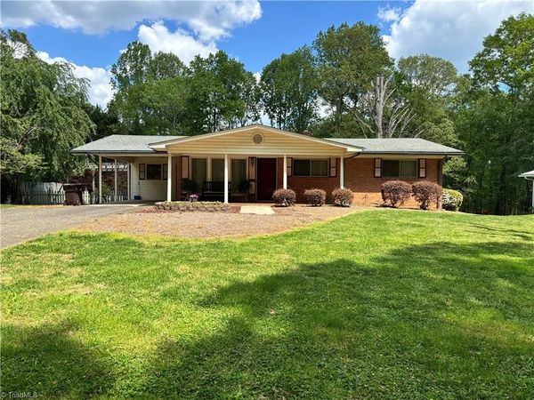 126 Lyn Avenue , Mount Airy, NC 27030