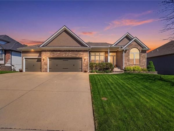 2207 Prairie Creek Drive, Kearney, MO 64060