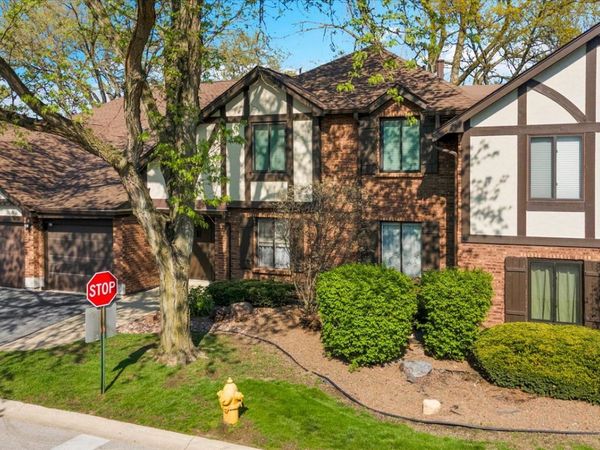 11301 Sycamore Lane, Unit 64B, Palos Hills, IL 60465