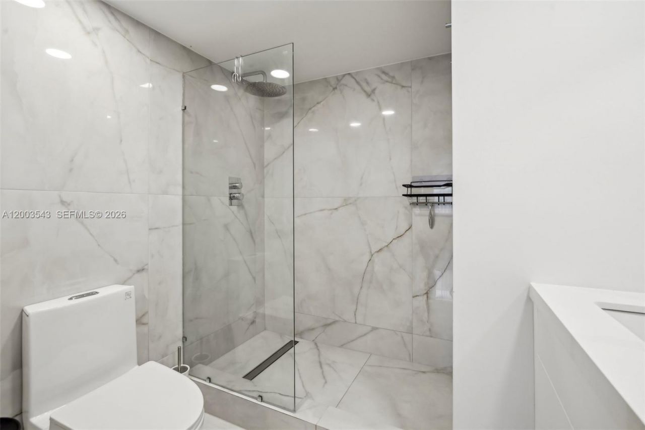 19701 E Country Club Dr , Unit 5603, Aventura, FL 33180 Photo