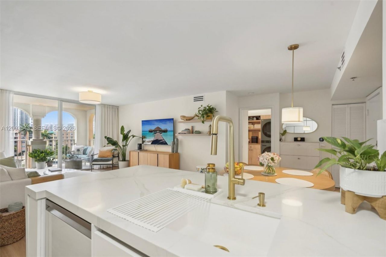 19701 E Country Club Dr , Unit 5603, Aventura, FL 33180 Photo