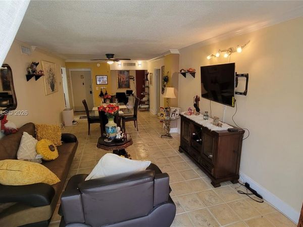 3101 N Country Club Dr , Unit 101, Aventura, FL 33180