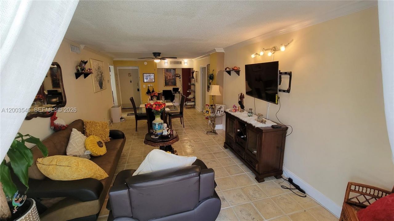 3101 N Country Club Dr , Unit 101, Aventura, FL 33180 Photo