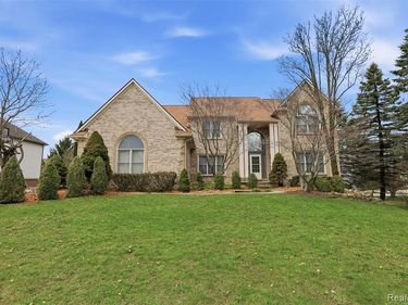 3932 Fieldview Road , Orion Twp, MI 48360