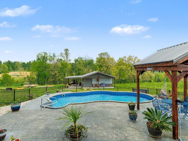 1560 Fairfield Rd , Westmoreland, TN 37186