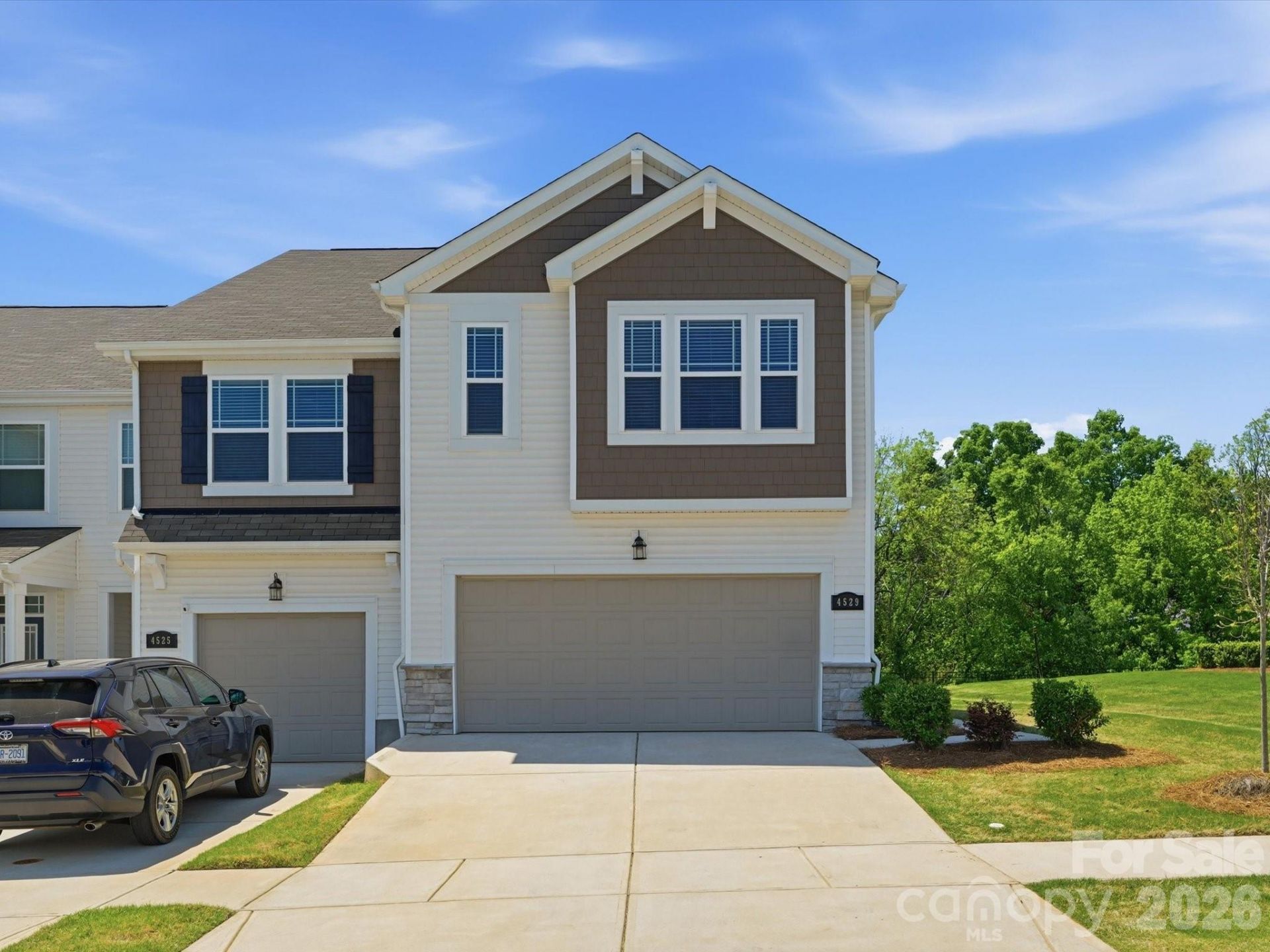 4529 Iron Oak Lane , Charlotte, NC 28269 Main Photo