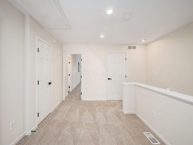 5853 Edge Of Village Village, Westerville, OH 43081 Photo 16