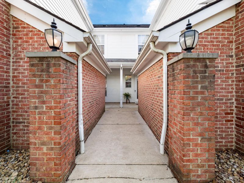 5853 Edge Of Village Village, Westerville, OH 43081 Photo 2