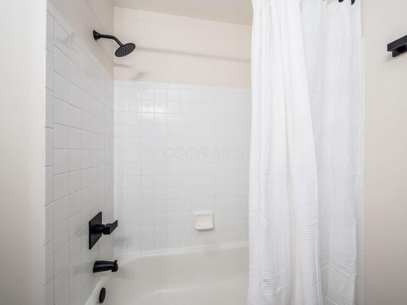 5853 Edge Of Village Village, Westerville, OH 43081 Photo 26