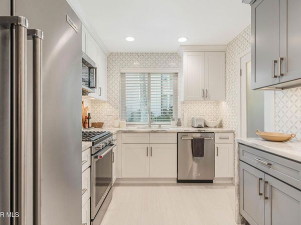 31556 Agoura Road, Unit 2, Westlake Village, CA 91361