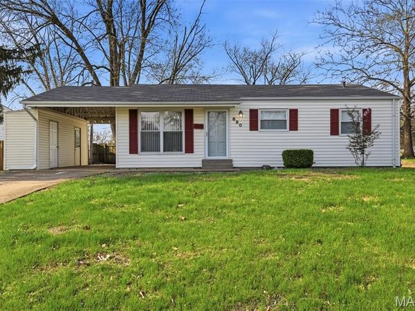 880 Fifth Plaza , Florissant, MO 63031