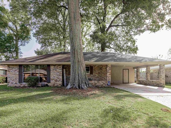 1050 Landwood Dr, Baton Rouge, LA 70806