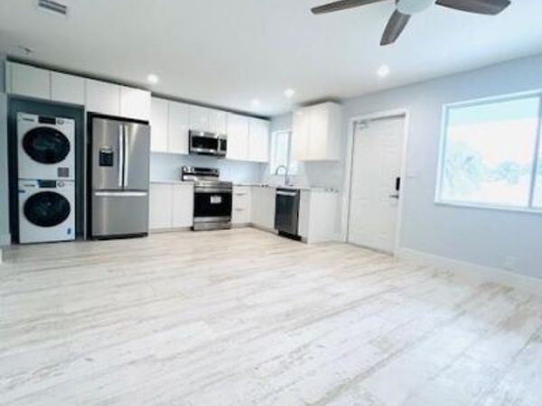 206 SE 1st Avenue, Unit 8, Delray Beach, FL 33444