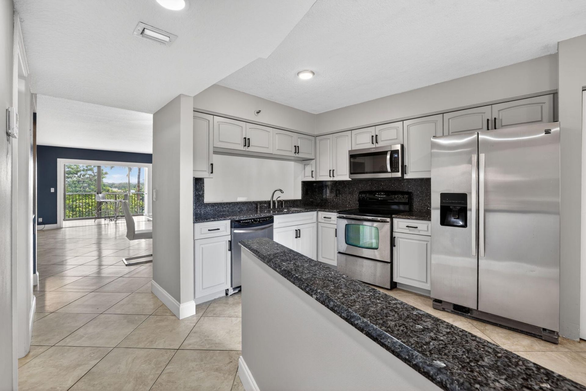 2206 S Cypress Bend Drive, Unit 401, Pompano Beach, FL 33069 Photo