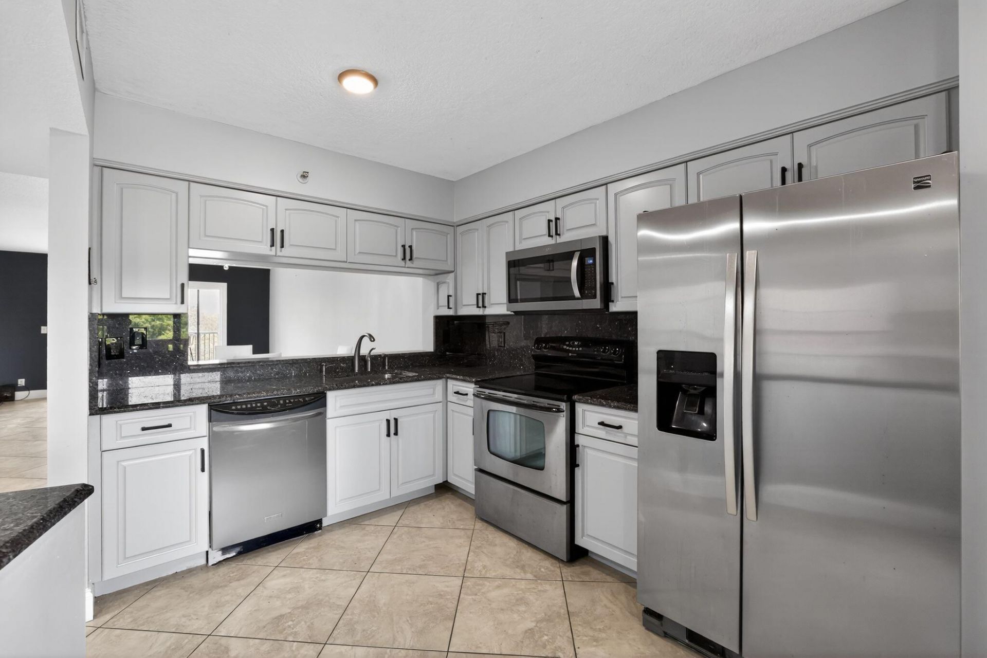 2206 S Cypress Bend Drive, Unit 401, Pompano Beach, FL 33069 Photo