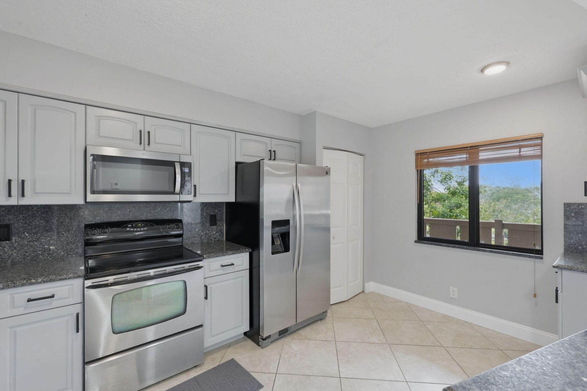 2206 S Cypress Bend Drive, Unit 401, Pompano Beach, FL 33069 Photo