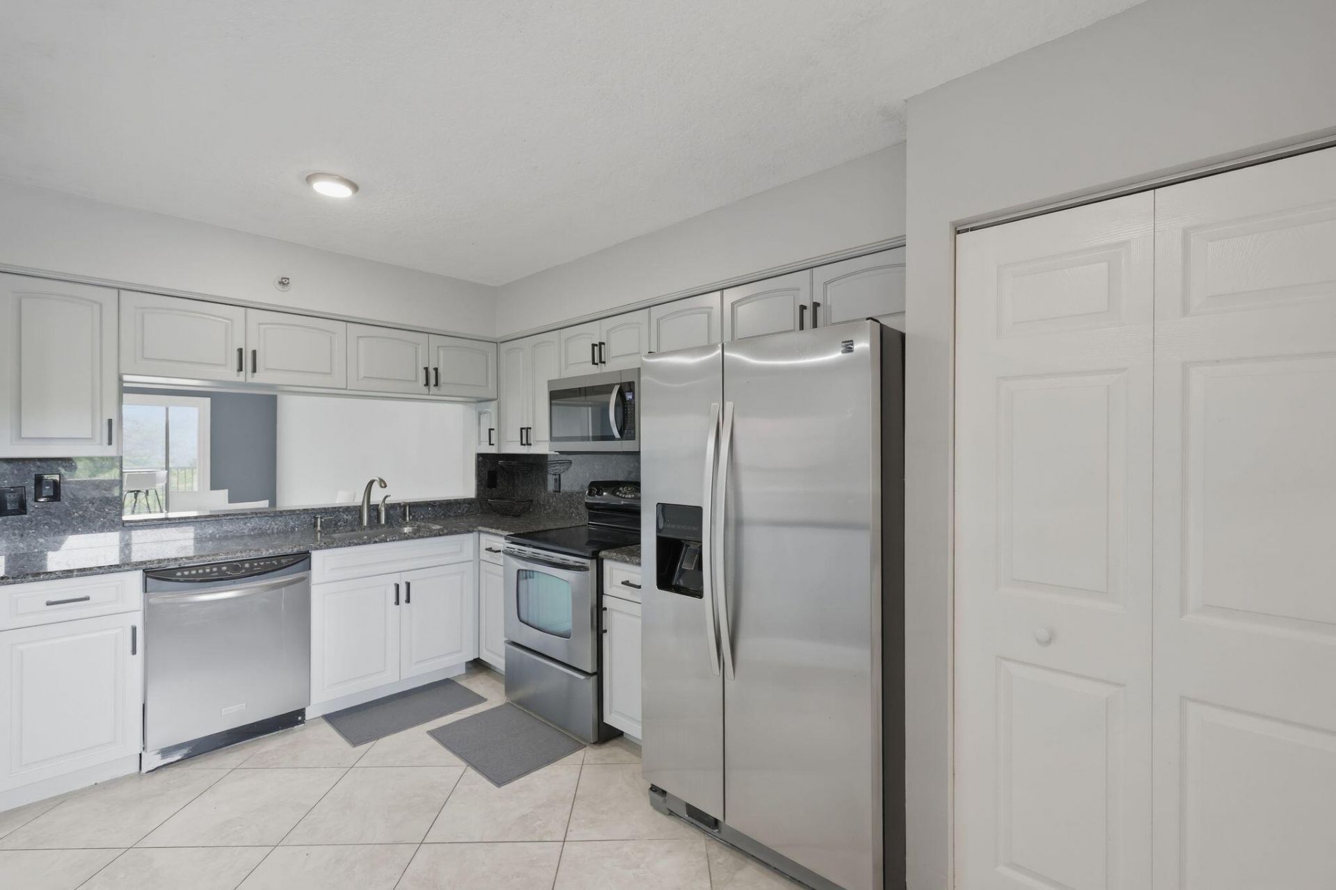 2206 S Cypress Bend Drive, Unit 401, Pompano Beach, FL 33069 Photo