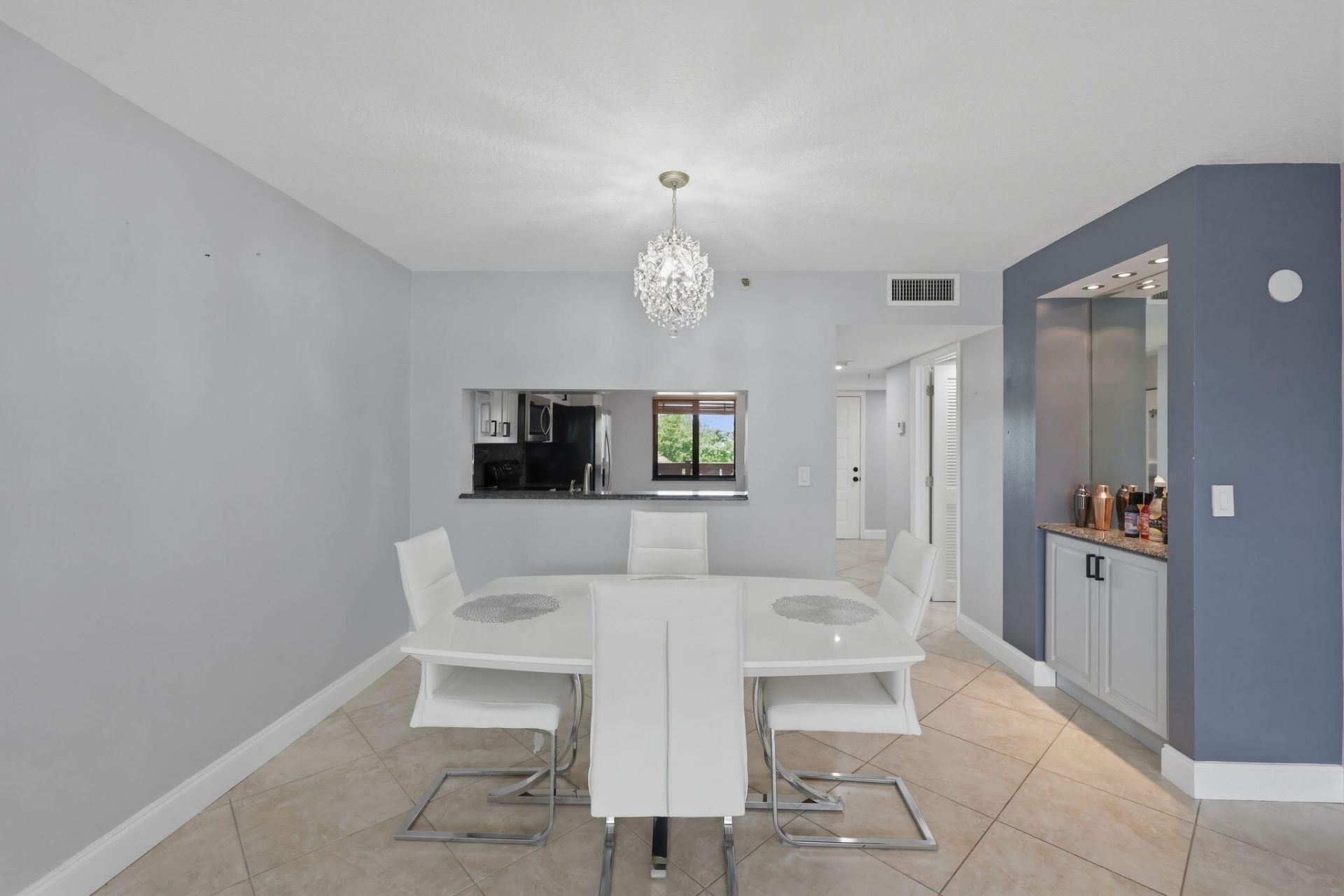 2206 S Cypress Bend Drive, Unit 401, Pompano Beach, FL 33069 Photo