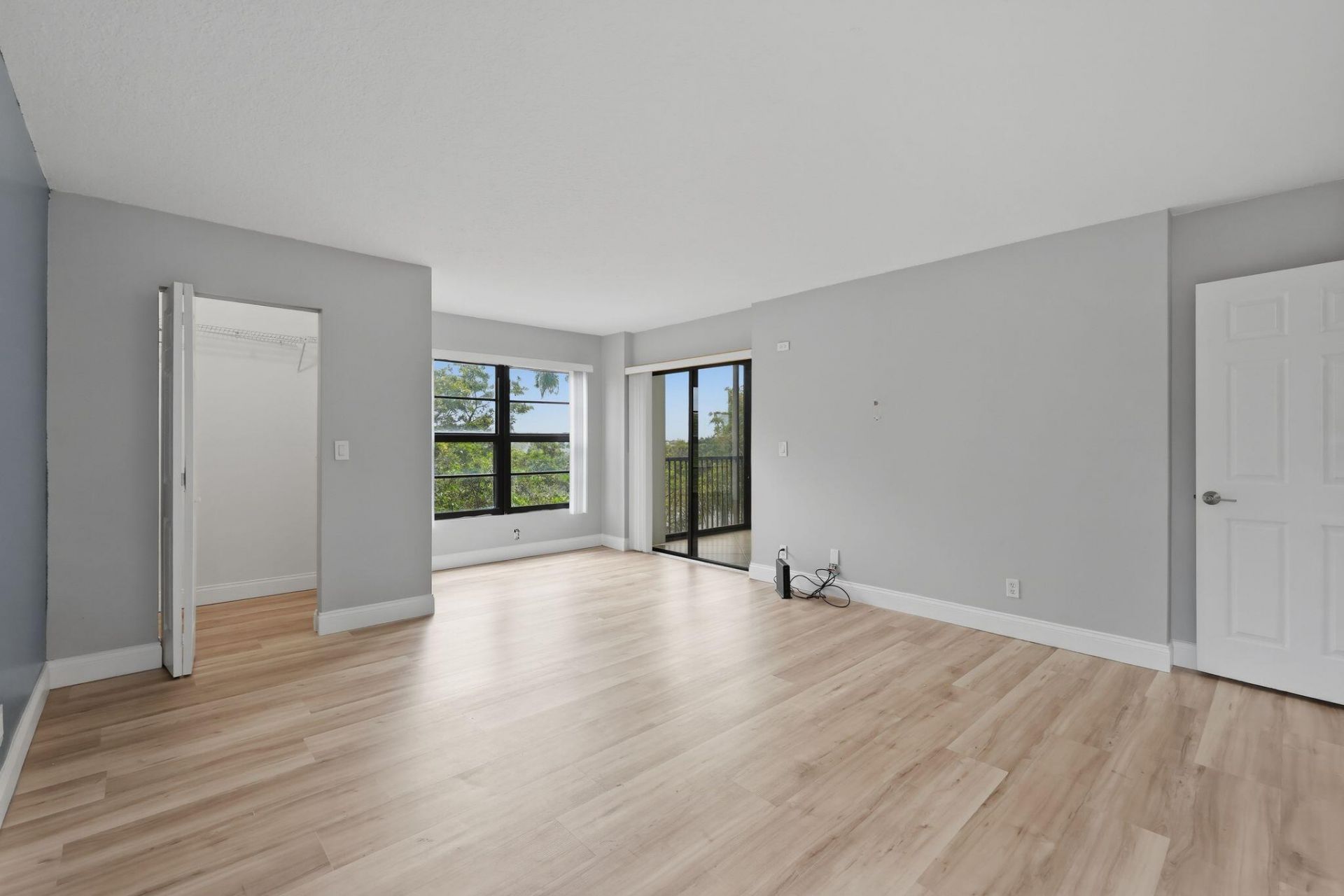 2206 S Cypress Bend Drive, Unit 401, Pompano Beach, FL 33069 Photo