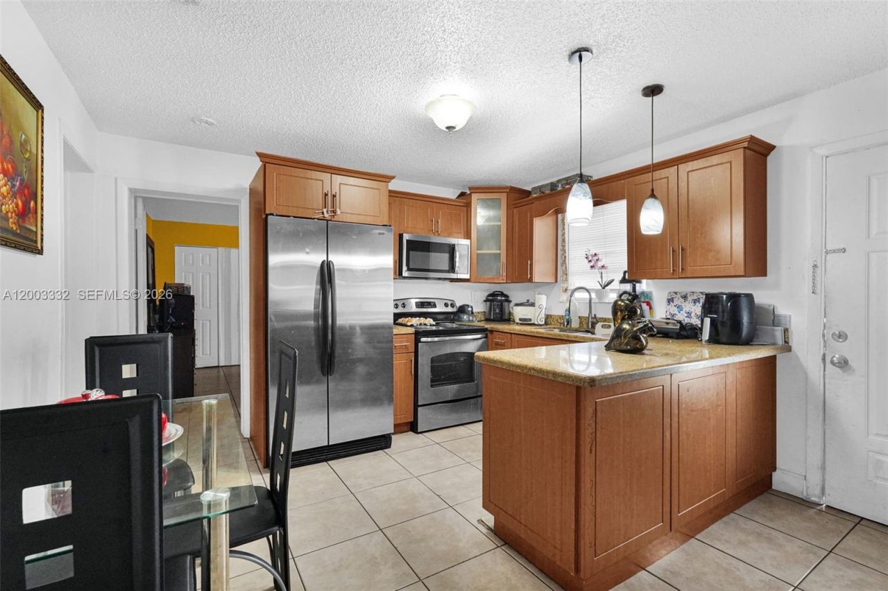 2650 W 8th Ave , Hialeah, FL 33010 Photo