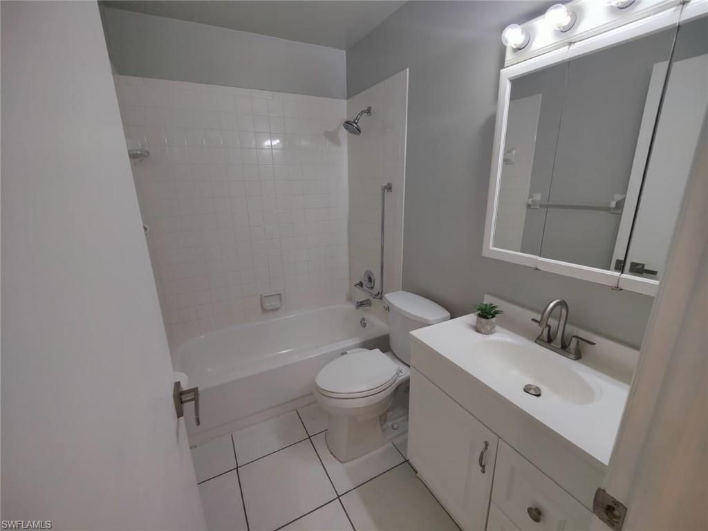 2668 Kings Lake Blvd , Unit 7-203, Naples, FL 34112 Photo