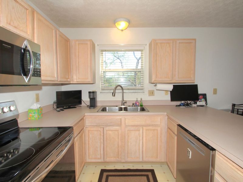 3399 Mautino Drive, Columbus, OH 43231 Photo 6