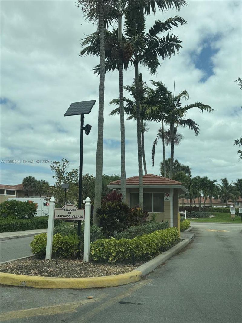 10228 Twin Lakes Dr , Unit 16-E, Coral Springs, FL 33071 Photo