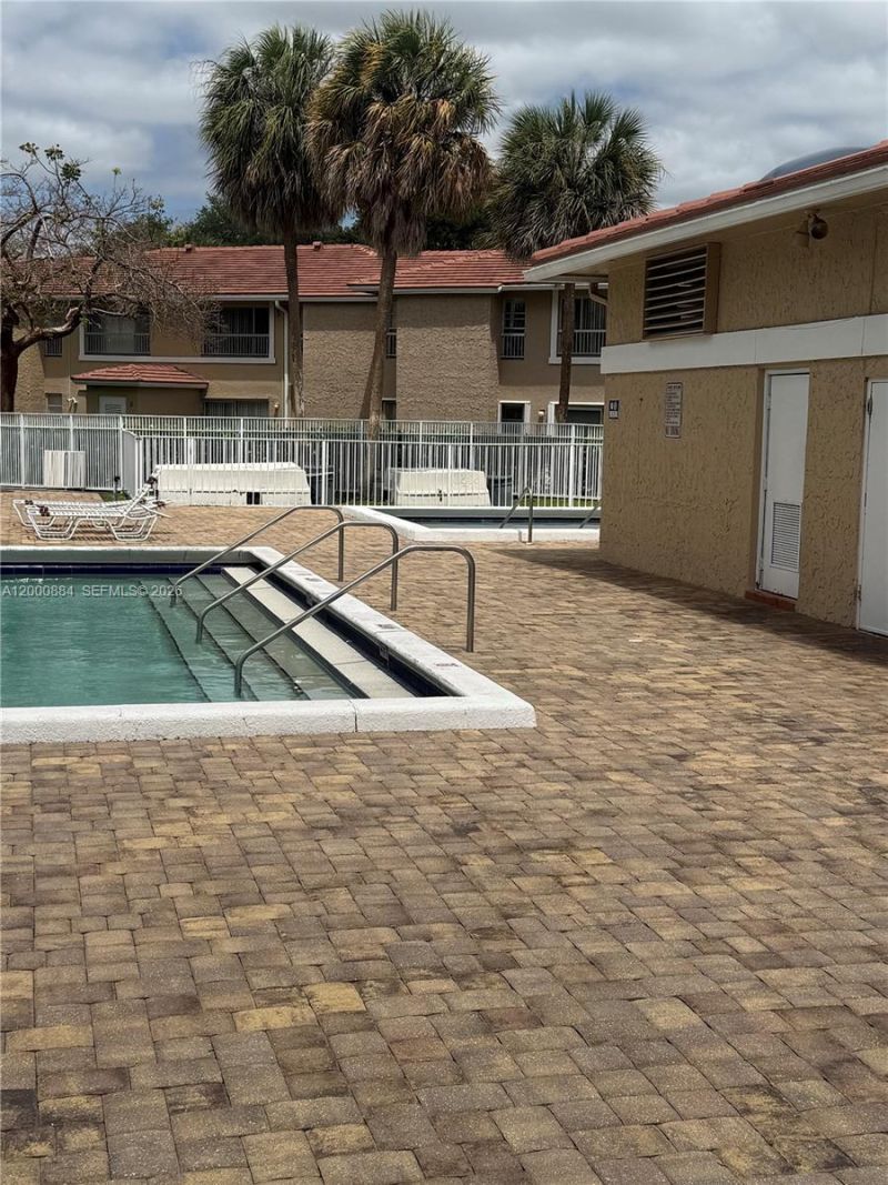 10228 Twin Lakes Dr , Unit 16-E, Coral Springs, FL 33071 Photo