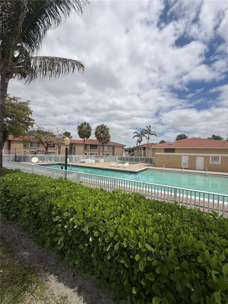 10228 Twin Lakes Dr , Unit 16-E, Coral Springs, FL 33071 Photo